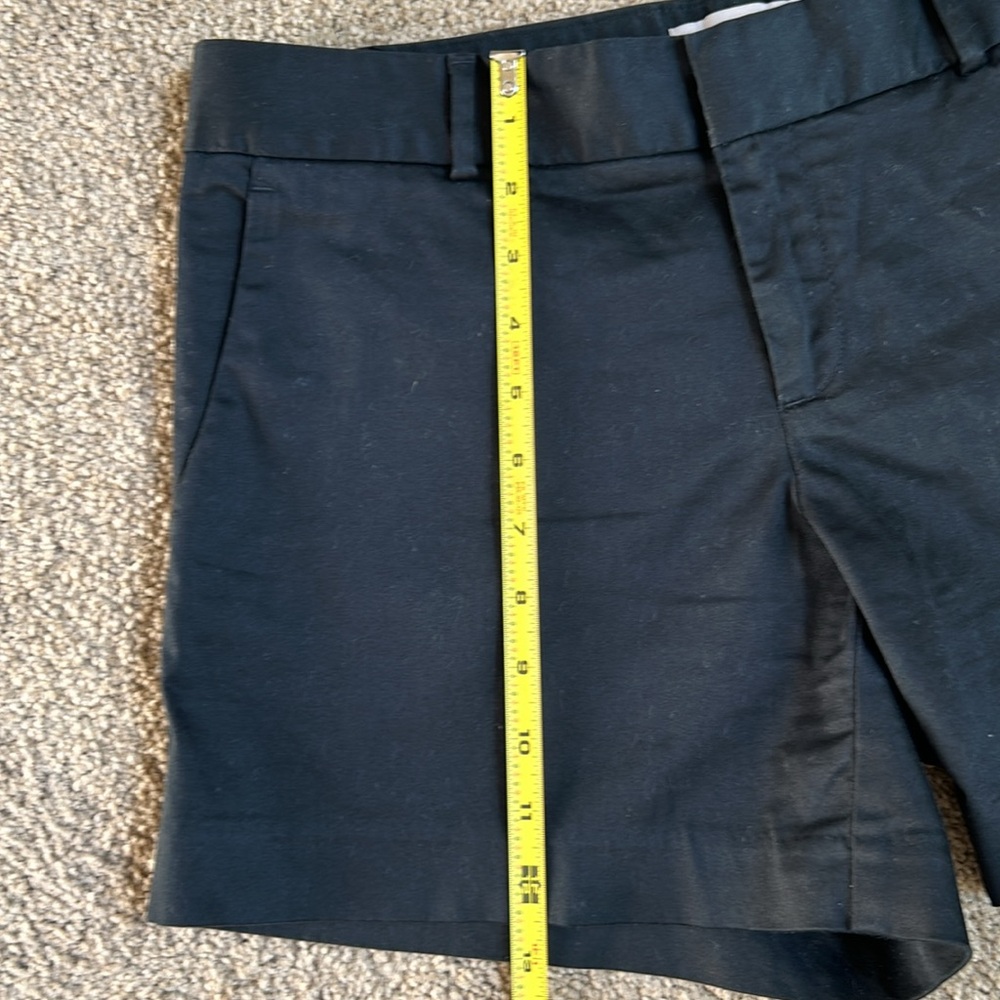 Banana Republic Hampton Fit Shorts. Size 4 - Picture 6 of 10